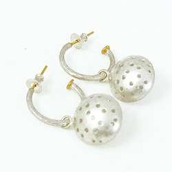 T-E05 T-E05 Hoops with large charms