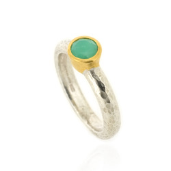 N-R06ch Hammered Stacking Ring, Silver with 5 mm Chrysoprase
