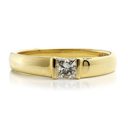 Princess Cradle-Set Engagment Ring