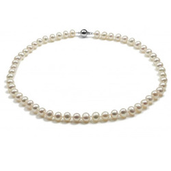 Classic Pearl Necklace