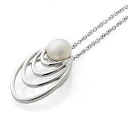 Twenties Adorn Pearl Pendant