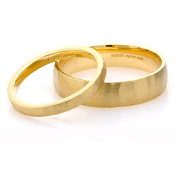 Court Hammered Wedding Ring