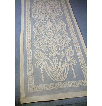 Malmesbury Table Runner - 16x54/ 40x137cm