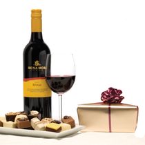 AUSTRALIAN RED AND BELGIAN CHOCOLATES IN GIFT BOX