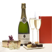 CHAMPAGNE AND CHOCOLATES IN GIFT BOX