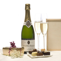 CHAMPAGNE AND CHOCOLATES IN WOOD BOX