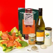 CHARDONNAY, SMOKED SALMON AND SAUCES IN GIFT BOX