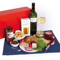 CHEESE AND WINE HAMPER IN GIFT BOX