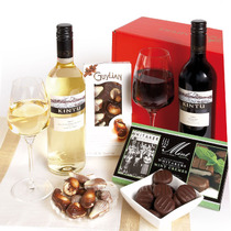 CHILEAN WINES, CHOCOLATES AND MINTS IN GIFT BOX