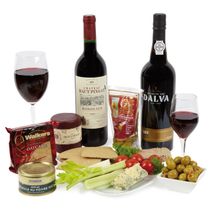 CLARET, PORT, STILTON, PATE AND OATCAKES IN GIFT BOX