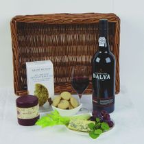 HOUSE RESERVE PORT, STILTON AND BISCUITS IN WICKER TRAY