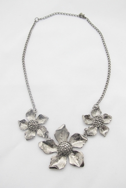 HIBISCUS - SILVER NECKLACE